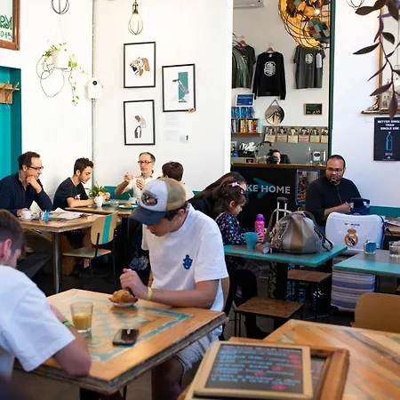 Hostal Madama Hostel&bistrot