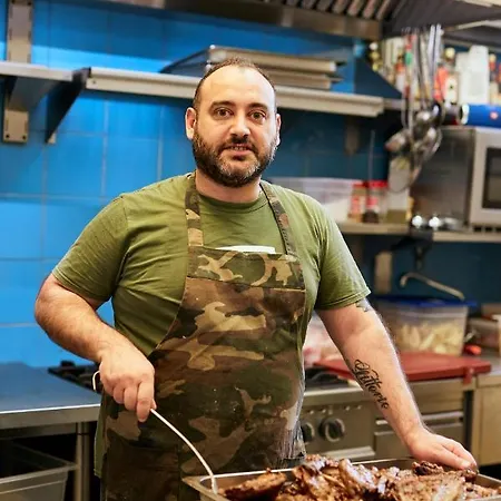 Hostal Madama Hostel&bistrot *
