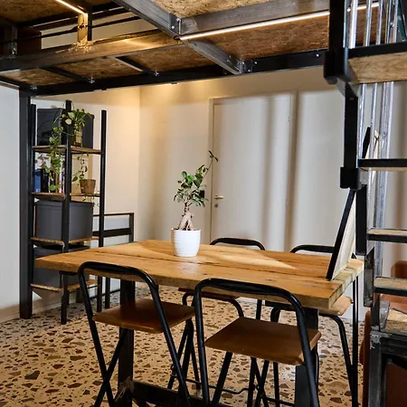 Hostal Madama Hostel&bistrot