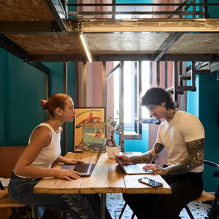 אכסניה Madama & Bistrot *