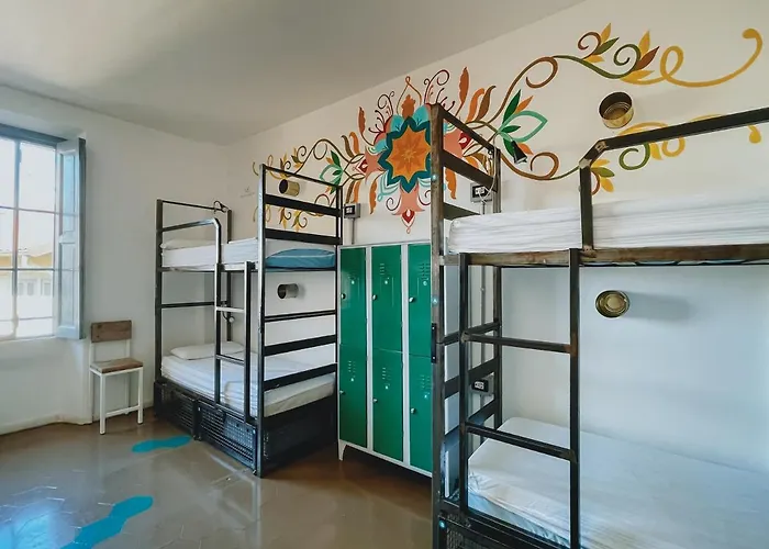 夫人酒馆旅馆 *