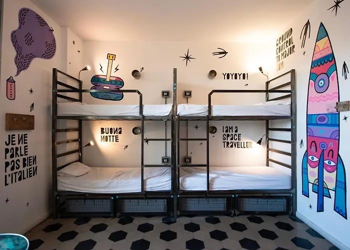 夫人酒馆旅馆 *