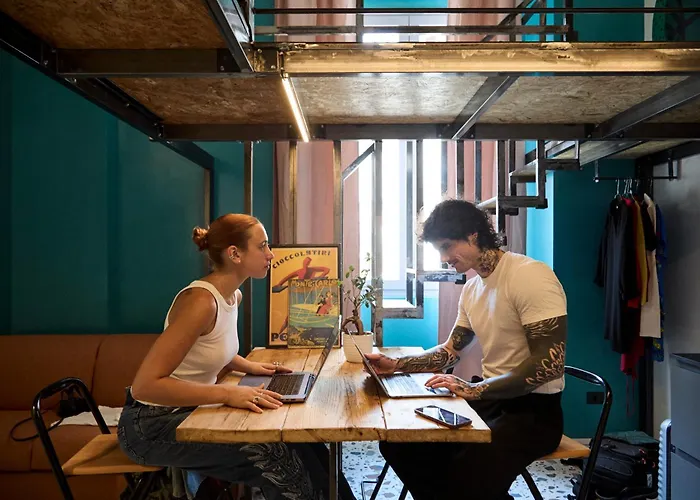 旅馆 夫人酒馆旅馆 *