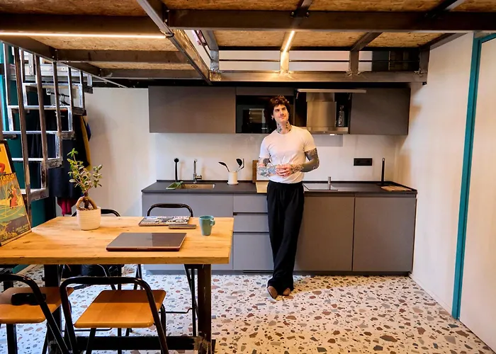 旅馆 夫人酒馆旅馆 *