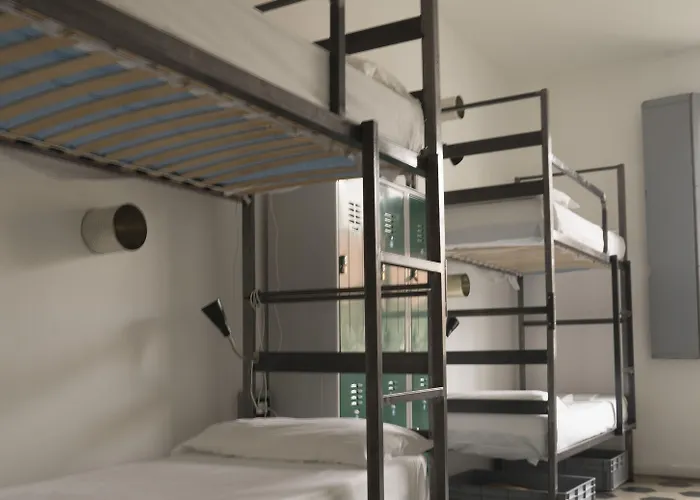 夫人酒馆旅馆 *