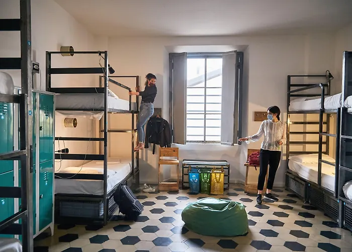 夫人酒馆旅馆 *